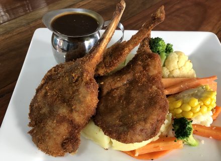 Lamb cutlets, potato mash, vegetables & gravy